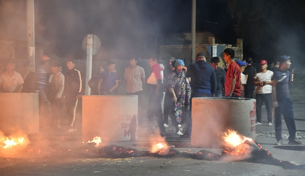 Fostului preşedinte al Kîrgîzstanului, arestat. Trupele speciale au luat cu asalt reședința sa