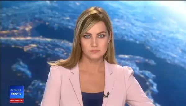 VIDEO. Bătrân ajutat de poliţişti să traverseze în Bistrița. Reacția românilor