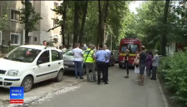 O femeie din Iași a sărit în gol de la mare înălţime. Mărturiile vecinilor