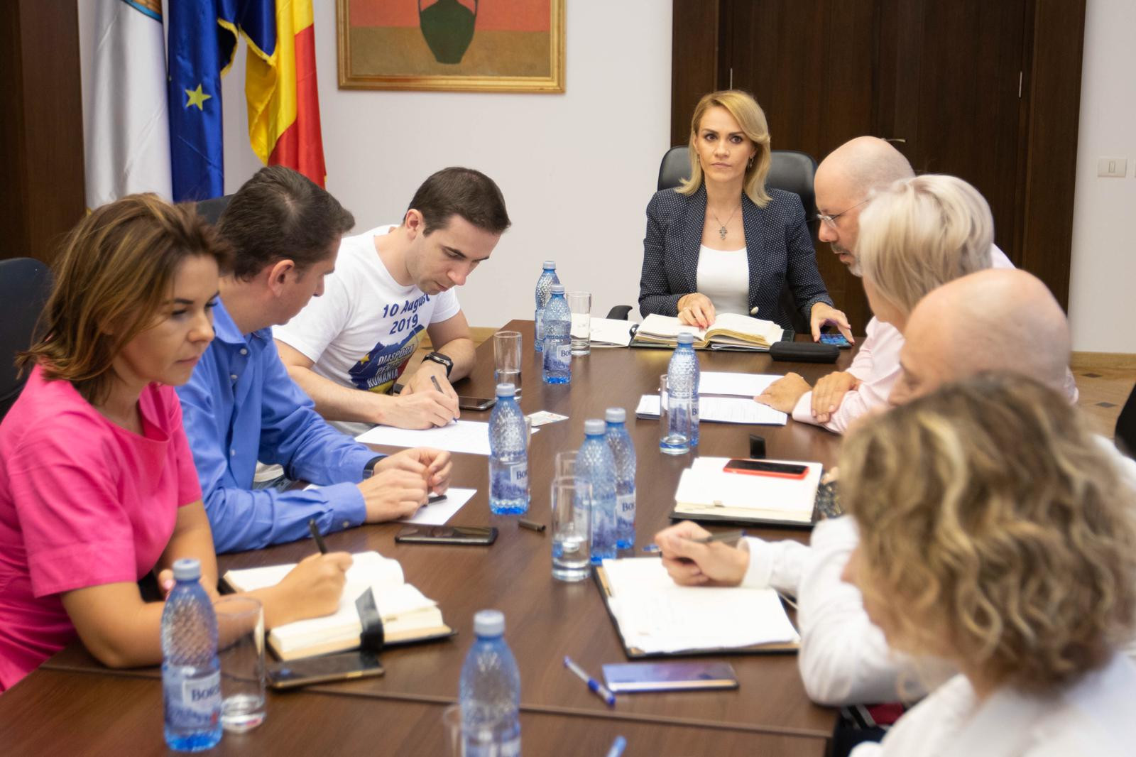 USR Bucureşti cere în instanţă anularea hotărârilor de înfiinţare a companiilor municipale