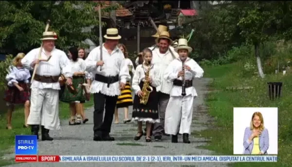 Străvechiul obicei care atrage mii de turiști în Maramureș. „Vreau să mă mut în zona asta”