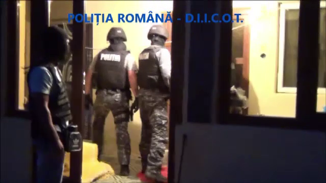 Reţea de traficanţi de droguri, în Târgu Jiu. Ce au găsit poliţiştii în ascunzătoarea lor