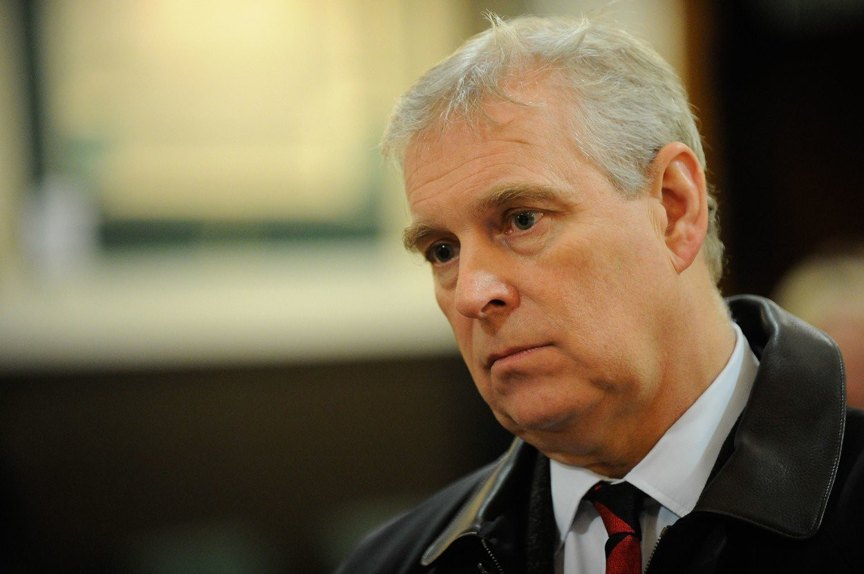 Noi dezvăluiri despre prințul Andrew în cazul Epstein. Cum a fost văzut în apartamentul din NY