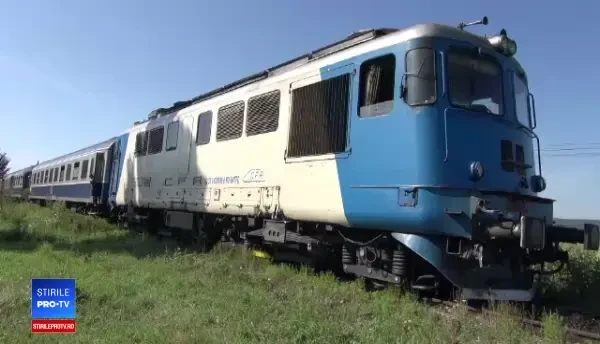 Căruţă lovită de tren, într-un sat din Bacău. Doar caii au scăpat nevătămaţi