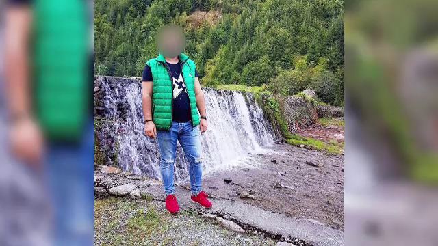 S-a dat drept regizor și a convins tinere să facă sex cu el. Apoi, le-a filmat și șantajat