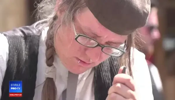 Tinerii care nu au voie să aibă telefon, maşină sau iubită dacă vor să înveţe o meserie