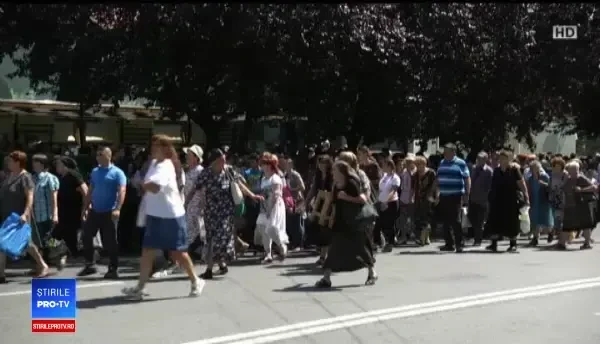 Pelerinaj la moaștele Sfântului Nifon. O femeie a leșinat când a ajuns la raclă