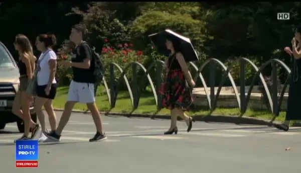 Val de caniculă și nopți tropicale. Ce temperaturi ajung să atingă obiectele care stau în soare