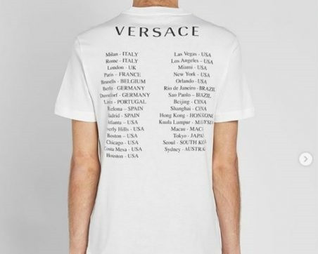 Scandal mondial din cauza unor tricouri Versace, Coach si Givenchy. Textul jignitor afisat