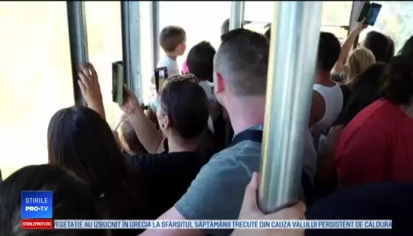 La munte, mai aglomerat ca niciodată. Peisajul a răsplătit turiștii pentru cozile infernale