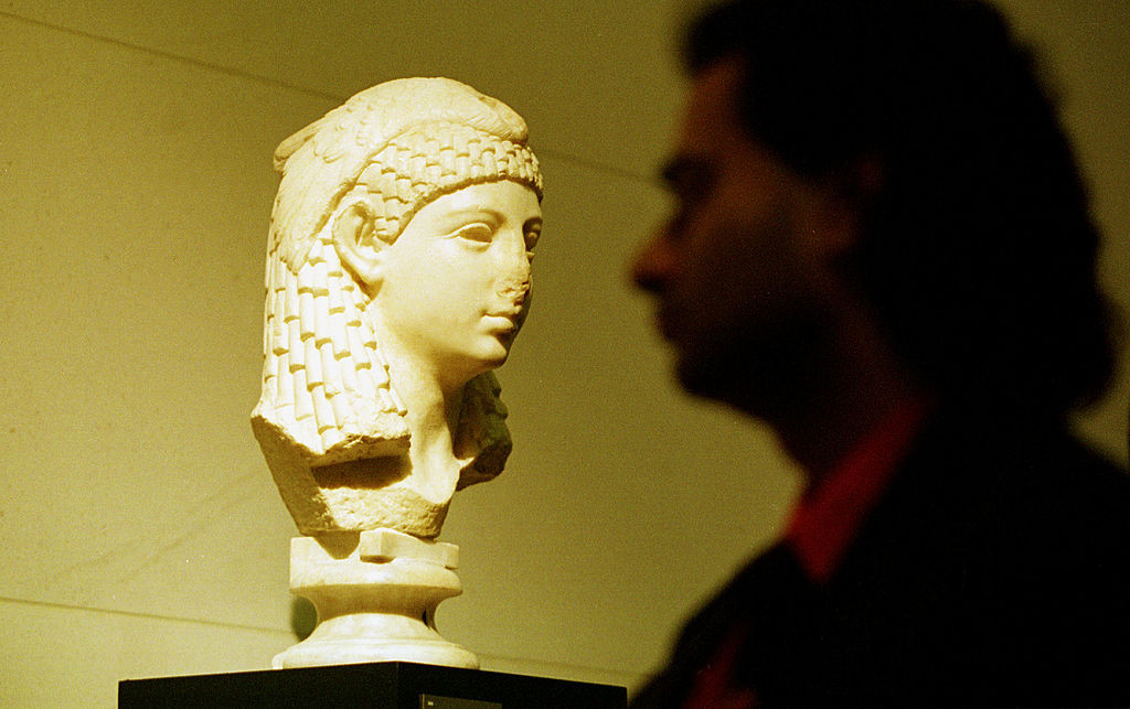 Cercetătorii au recreat parfumul Cleopatrei, după o rețetă veche de 2.000 de ani