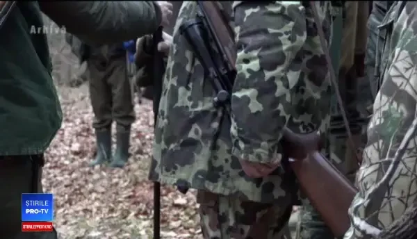 Bărbat confundat cu un mistreț, împușcat în picior de colegul de vânătoare, în Vaslui