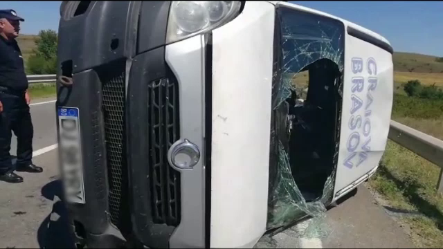 Doi oameni au murit pe o şosea din Dolj şi 11 au fost răniţi într-un grav accident