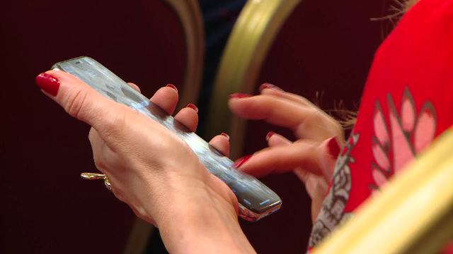 Românii vor telefoane cu ecran cât mai mare. La cât se ridică vânzările în ultimul an