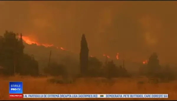 Locuitorii de pe o insulă greacă s-au trezit înconjuraţi de flăcări. Aerul a devenit nociv