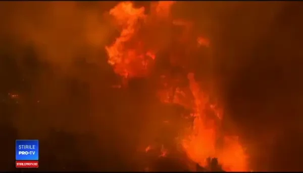 Insulă grecească, pârjolită de incendii. Bulgarii au închis o autostradă spre Grecia