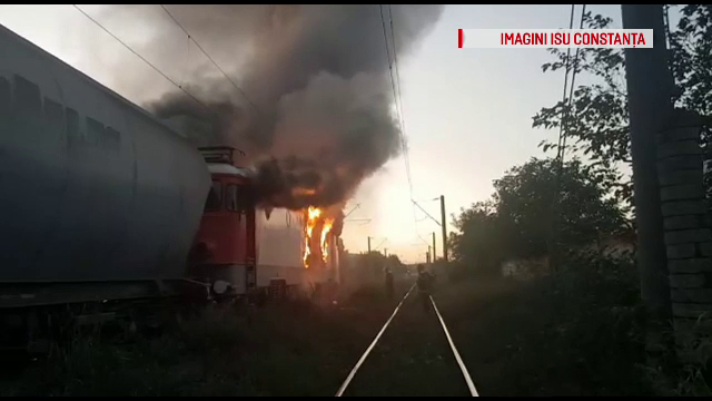 Locomotivă în flăcări, la Constanța. Ce transporta