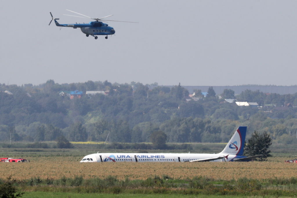 Probleme la un alt zbor al companiei al cărei avion a aterizat forţat în porumb