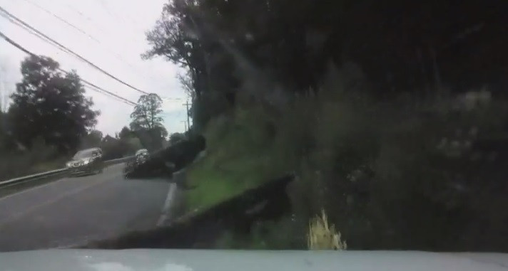 Un şofer care trimitea mesaje de pe telefon a provocat un grav accident. VIDEO