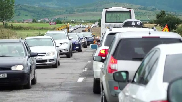 Trafic aglomerat pe DN1. Localitățile în care se circulă în coloană