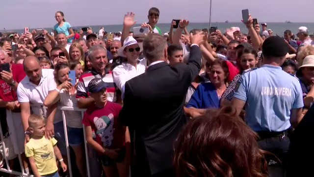 Iohannis a făcut baie de mulțime, la Constanța. Ce le-a spus celor prezenți. FOTO