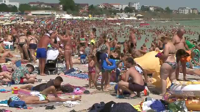 Trafic de coșmar și aglomerație uriașă pe plaje. Un șezlong în față se prinde la 6 dimineața