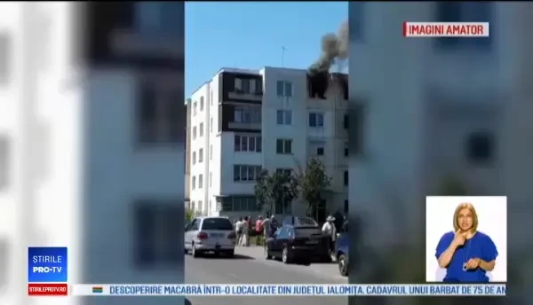 Incendiu puternic la un bloc din Târgu-Mureș. O femeie de 60 de ani internată cu arsuri