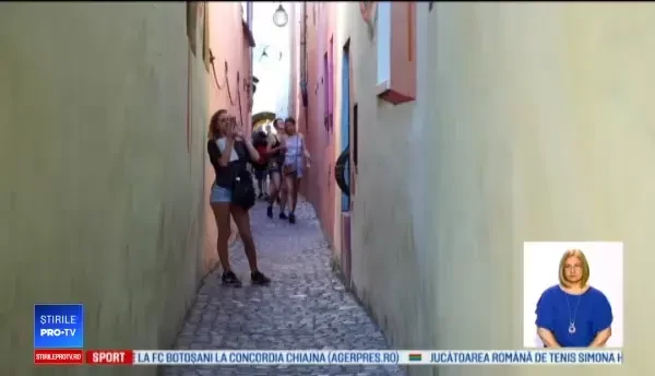 Strada sforii din Brașov, vandalizată de turiști