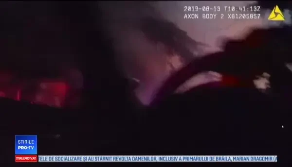 Un polițist a salvat două femei dintr-un incendiu după ce le-a trezit din somn