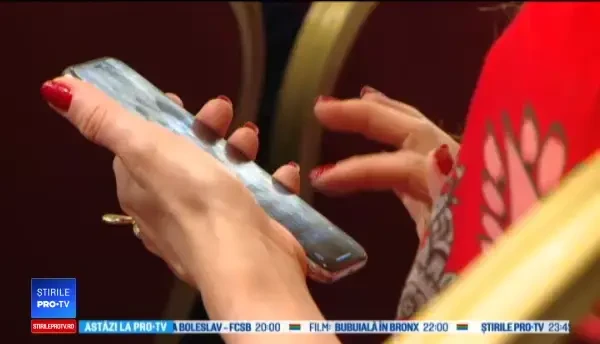 Românii vor telefoane cu ecran cât mai mare. La cât se ridică vânzările în ultimul an