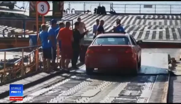 Circ uriaș făcut de un șofer care a vrut să traverseze Dunărea, cu bacul, mai repede