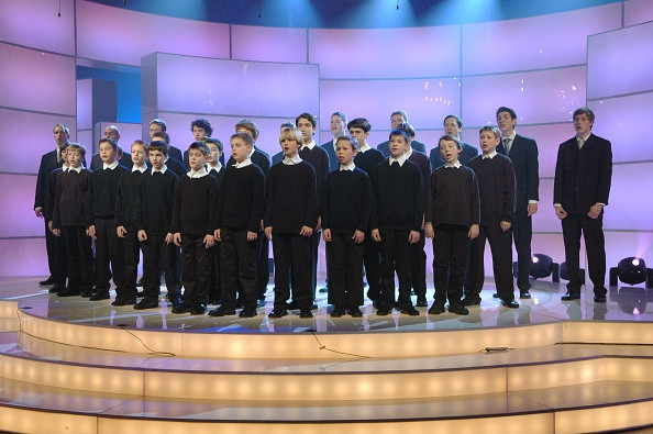 O fetiță de 9 ani a dat în judecată un cor de băieți din Berlin. Ce reclamă