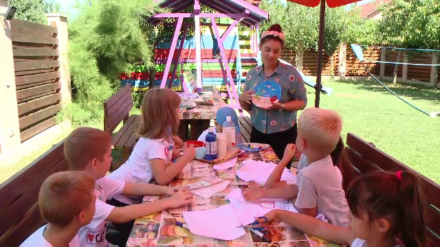 De ce nu-şi mai lasă românii copiii la bunici. Cluburile unde-şi petrec cei mici vacanţele