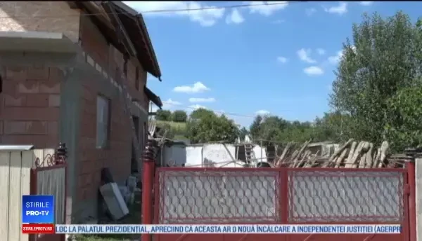 Vasluian strivit de un perete de 2 m, pe care familia îi scrisese un mesaj de "La mulți ani"