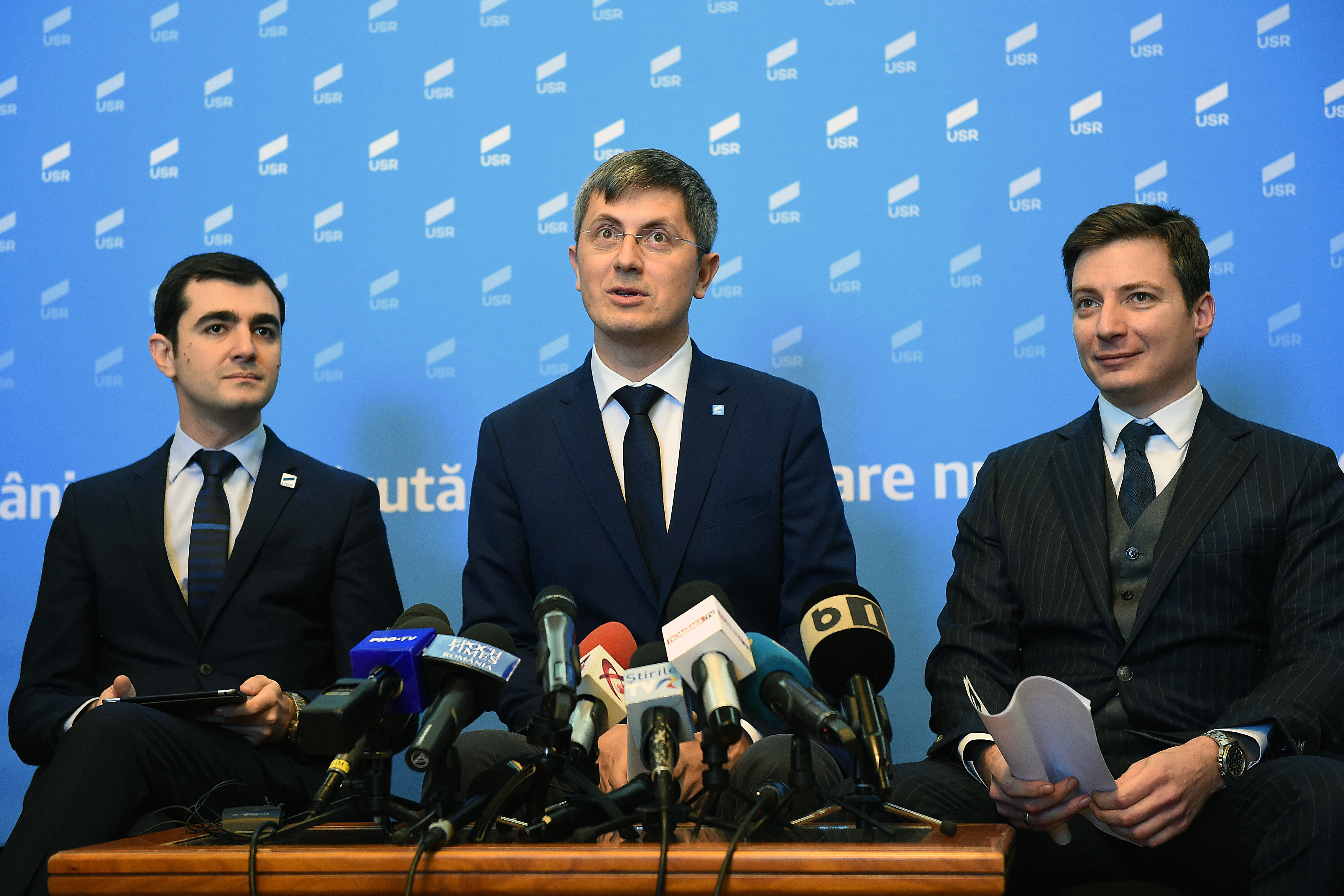 Andrei Caramitru: Așa câștigă Iohannis. Vasilica în turul 2 și crește PSD-ul iar spre 30%