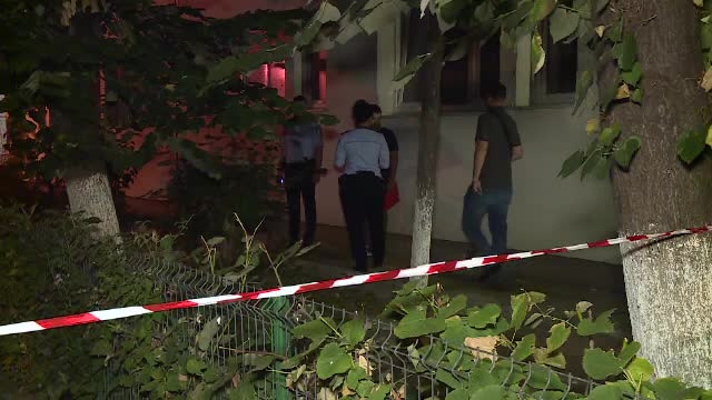 O fată a căzut de la etajul 8 al unui bloc din București. Este în comă la spital