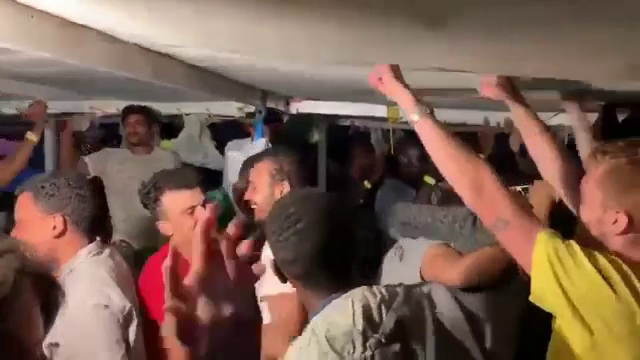 S-a sfârșit coșmarul migranţilor aflaţi pe un vas umanitar. Ce se va întâmpla cu refugiații