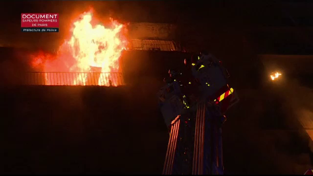 Incendiu violent într-un bloc din Paris. O femeie au murit, doi pompieri au fost răniţi