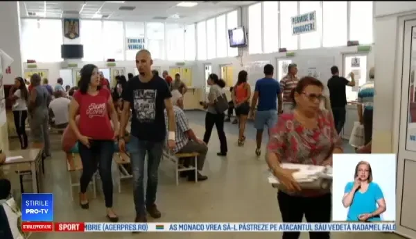 Cozi și scandal la Înmatriculări Braşov. Oamenii se pun la rând cu noaptea în cap