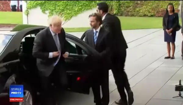 Macron, mesaj ferm pentru Boris Johnson privind Brexit: Am fost mereu „durul găștii”