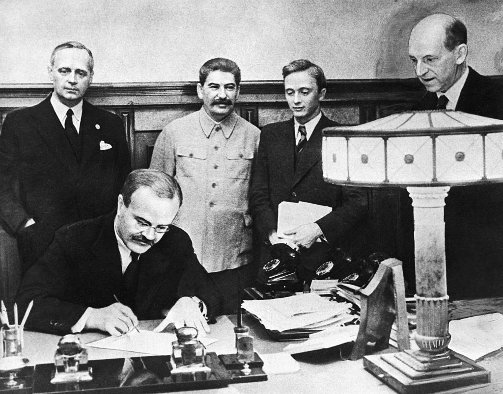 Moscova publică protocolul secret al pactului Ribbentrop-Molotov. Polemici renăscute în Rusia