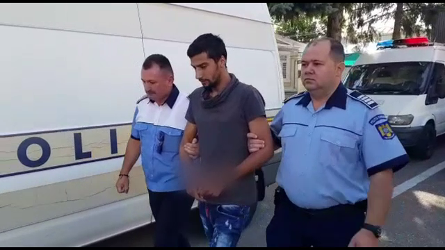 Cine este tânărul reţinut după ce ar fi ucis o fetiţă de 2 ani. Era fiica iubitei sale