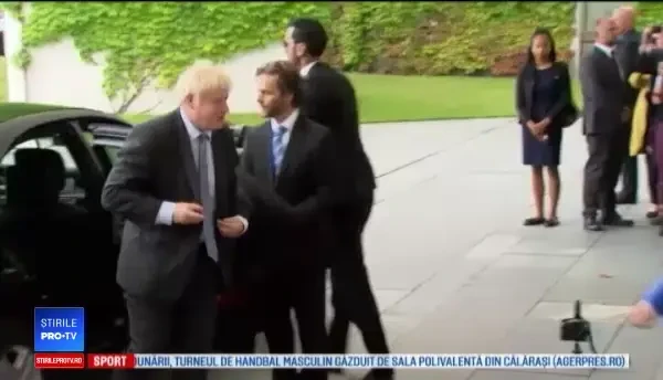 Mesajul lui Macron la întâlnirea cu Boris Jonhson: "Brexitul nu e alegerea europenilor"