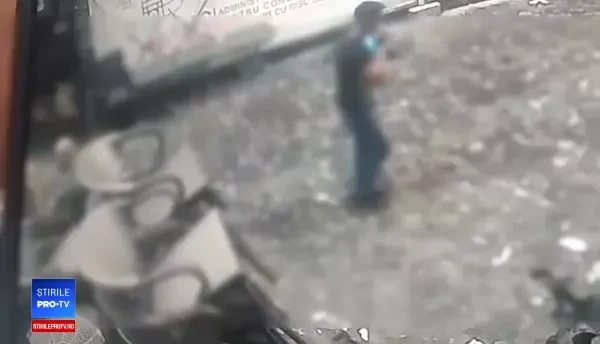 Trei agenți de pază ai unui club din București, reținuți dup ce au bătut doi tineri