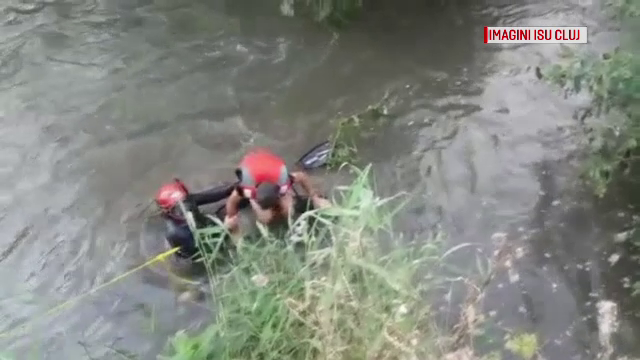 Un copil a căzut în apele râului Someș în timp ce se plimba. Care a fost norocul lui