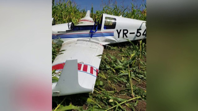 Pilotul unui avion, la un pas de tragedie în Mureș. „Am văzut că s-a învârtit roată în aer”