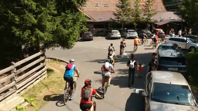Tur pe biciclete în Sinaia. Cum au ajuns participanţii la Cota 2000