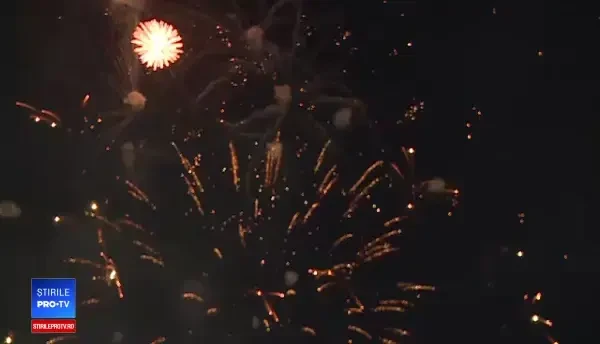 Spectacol aerian pe cerul Capitalei. ”A fost uimitor, mai ales când au dat focurile”