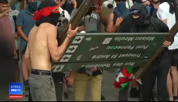 Trump vs. Macron, la summit-ul G7. Cu ce ameninţă preşedintele american Franţa