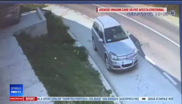 Accident șocant între o motocicletă și un autoturism. Victimele, proiectate în aer